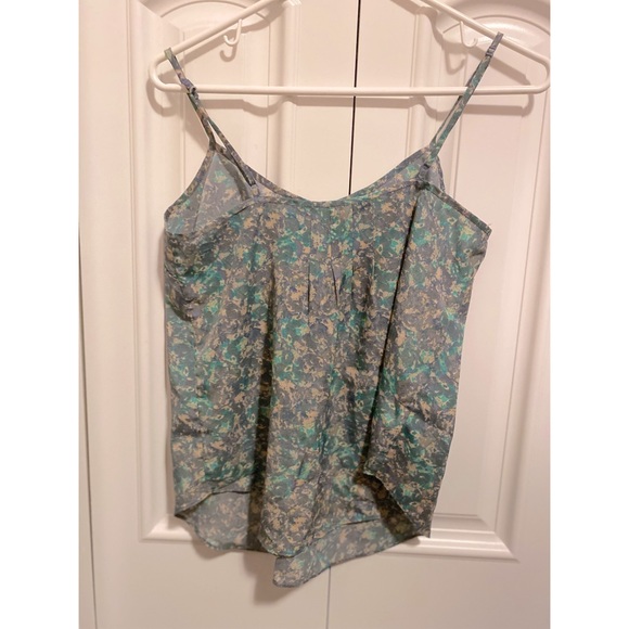 Sleeveless Floral - Picture 2 of 2